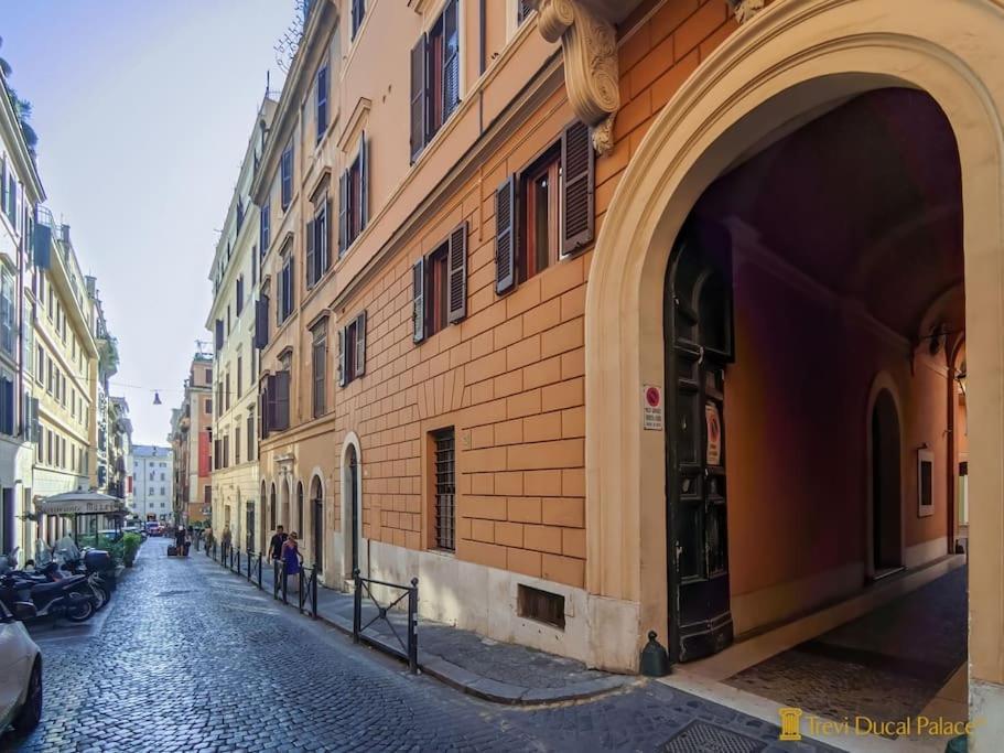 Trevi Ducal Palace Rome Exterior photo